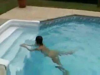 পুকুরে অধীনে অপরিচিত তাকান বাংলা xxx ছবি